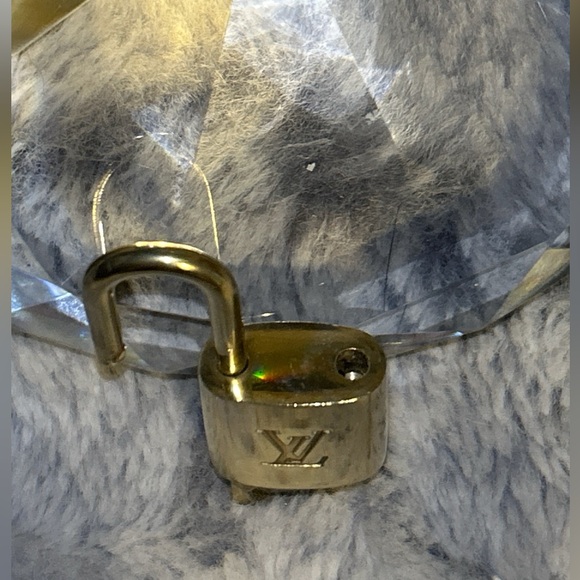 Louis Vuitton Brass Padlock and Key set, No. 321 - Picture 4 of 7
